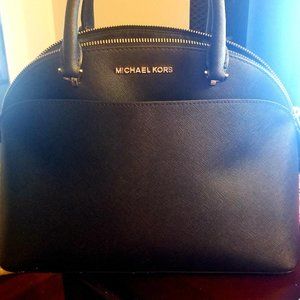 MICHAEL KORS PEBBLED LEATHER PURSE
